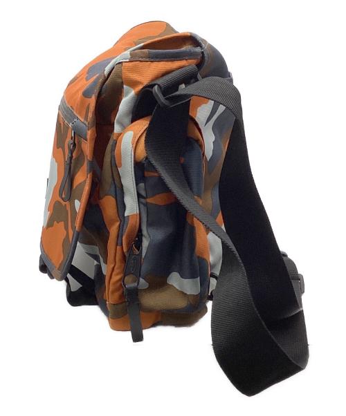 EASTPAK（イーストパック）EASTPAK (イーストパック) カモフラメッセンジャーバッグ グレー×オレンジの古着・服飾アイテム