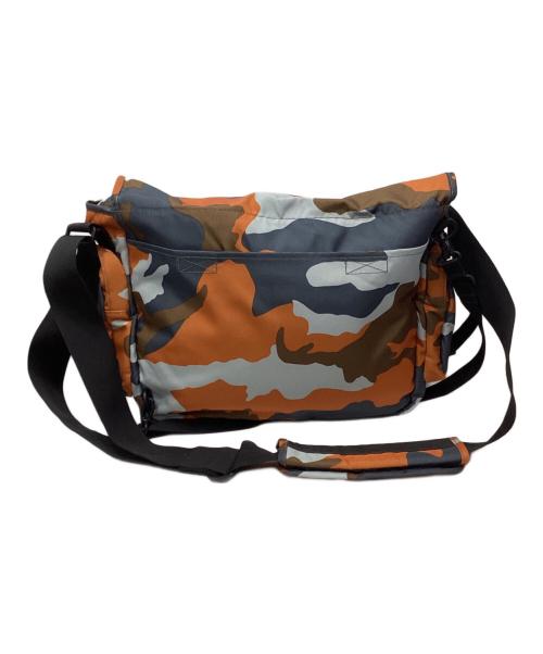 EASTPAK（イーストパック）EASTPAK (イーストパック) カモフラメッセンジャーバッグ グレー×オレンジの古着・服飾アイテム