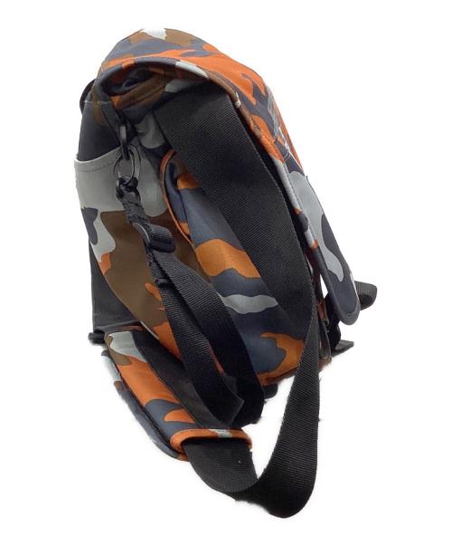 EASTPAK（イーストパック）EASTPAK (イーストパック) カモフラメッセンジャーバッグ グレー×オレンジの古着・服飾アイテム