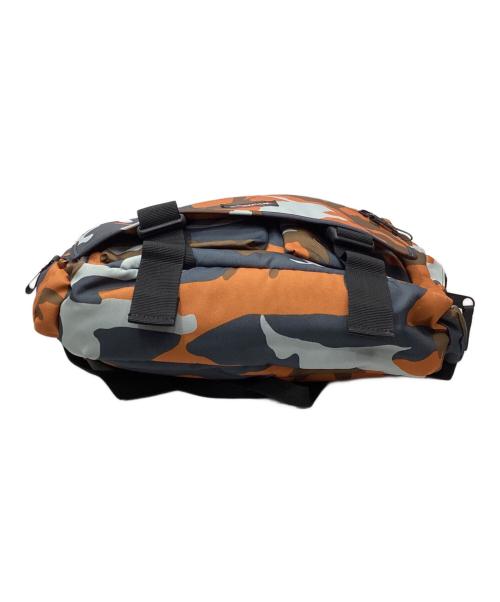EASTPAK（イーストパック）EASTPAK (イーストパック) カモフラメッセンジャーバッグ グレー×オレンジの古着・服飾アイテム
