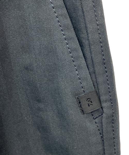 DAIWA PIER39（ダイワ ピア39）DAIWA PIER39 (ダイワ ピア39) TECH EASY TROUSERS HERRINGBONE(テックイージートラウザーヘリンボーン) グレー サイズ:Mの古着・服飾アイテム