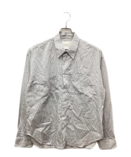 STUDIO NICHOLSON（スタジオ ニコルソン）STUDIO NICHOLSON (スタジオ ニコルソン) ストライプシャツ グレー サイズ:採寸参照の古着・服飾アイテム