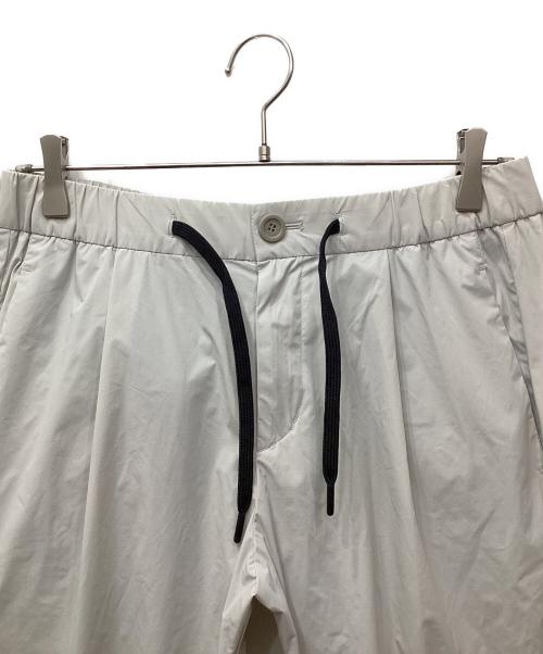 HERNO（ヘルノ）HERNO (ヘルノ) Laminar NYLON MAESTRO １プリーツパンツ　「ラミナー ナイロン マエストロ１　プリーツパンツ」 グレー サイズ:Mの古着・服飾アイテム
