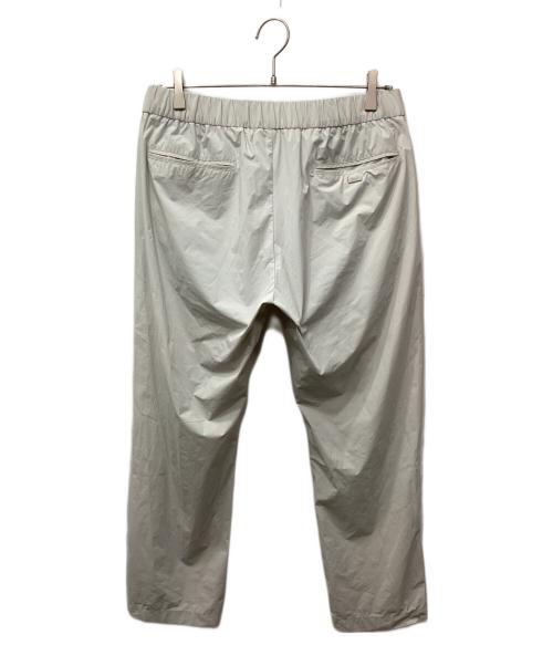 HERNO（ヘルノ）HERNO (ヘルノ) Laminar NYLON MAESTRO １プリーツパンツ　「ラミナー ナイロン マエストロ１　プリーツパンツ」 グレー サイズ:Mの古着・服飾アイテム