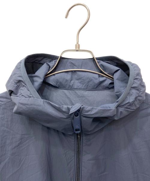 Calvin Klein Jeans（カルバンクラインジーンズ）Calvin Klein Jeans (カルバンクラインジーンズ) ウインドブレーカージャケット ブルー サイズ:M 未使用品の古着・服飾アイテム
