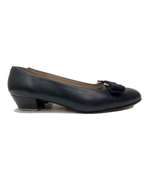 Salvatore Ferragamo（サルヴァトーレ フェラガモ）Salvatore Ferragamo (サルヴァトーレ フェラガモ) ヴァラリボンパンプス ネイビー サイズ:6.5の古着・服飾アイテム