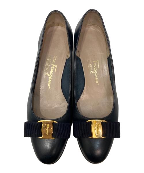 Salvatore Ferragamo（サルヴァトーレ フェラガモ）Salvatore Ferragamo (サルヴァトーレ フェラガモ) ヴァラリボンパンプス ネイビー サイズ:6.5の古着・服飾アイテム