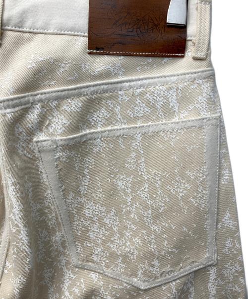 YANCHAO（ヤンチャオ）YANCHAO (ヤンチャオ) Tribal Pattern Rubber Printing Denim/トライバルパターンラバープリンティングデニムパンツ アイボリー サイズ:記載なし(実寸参照)の古着・服飾アイテム