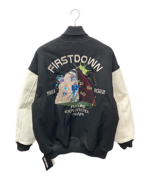 FIRST DOWN（ファーストダウン）FIRST DOWN (ファーストダウン) カウレザースリーブスタジャン ホワイト×ブラック サイズ:Mの古着・服飾アイテム