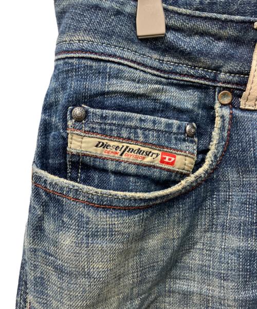 DIESEL（ディーゼル）DIESEL (ディーゼル) バックポケット刺繍デニムパンツ インディゴ サイズ:32の古着・服飾アイテム