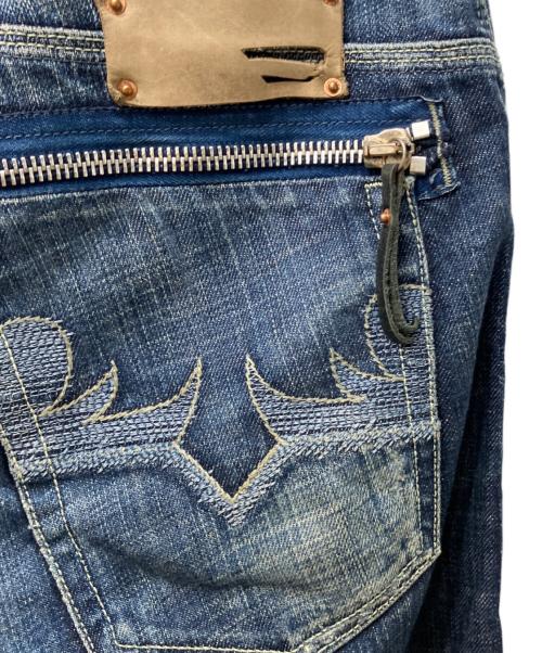 DIESEL（ディーゼル）DIESEL (ディーゼル) バックポケット刺繍デニムパンツ インディゴ サイズ:32の古着・服飾アイテム