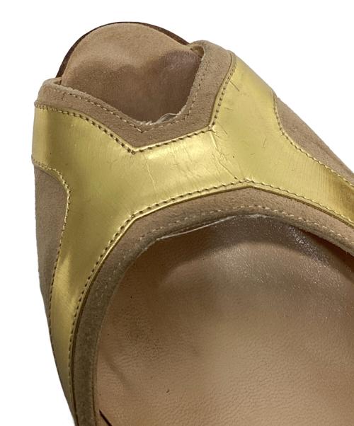 Christian Louboutin（クリスチャン・ルブタン）Christian Louboutin (クリスチャン・ルブタン) オープントゥーパンプス ベージュ サイズ:36　１/２の古着・服飾アイテム