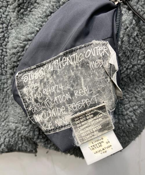 stussy（ステューシー）stussy (ステューシー) キルティング×ボアリバーシブルジャケット グレー サイズ:Mの古着・服飾アイテム