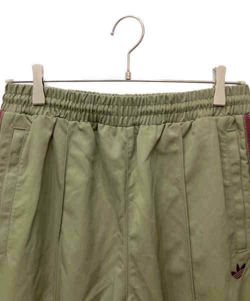 adidas（アディダス）adidas (アディダス) ブリットコア トラックパンツ オリーブ サイズ:M 未使用品の古着・服飾アイテム