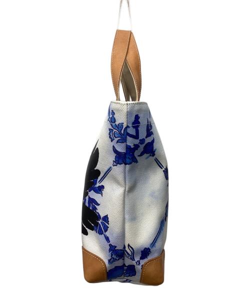Vivienne Westwood（ヴィヴィアンウエストウッド）Vivienne Westwood (ヴィヴィアンウエストウッド) バードプリントグラデーショントートバッグ ブルーの古着・服飾アイテム