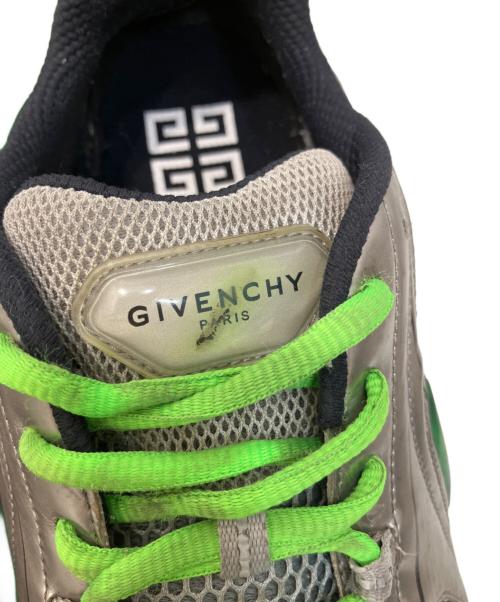 GIVENCHY（ジバンシィ）GIVENCHY (ジバンシィ) TK-MX RUNNER/ティーケー・エムエックス ランナー スニーカー グレー サイズ:45の古着・服飾アイテム