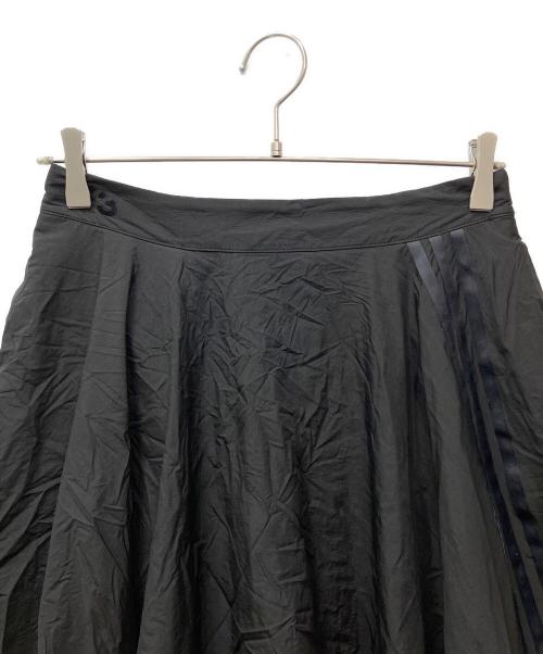 Y-3（ワイスリー）Y-3 (ワイスリー) GRADIENT 3 STRIPES NYLON BALOON SKIRT　（グラデーション 3ストライプス ナイロン バルーン スカート） ブラック サイズ:2XSの古着・服飾アイテム