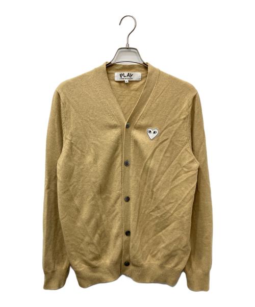 PLAY COMME des GARCONS（プレイコムデギャルソン）PLAY COMME des GARCONS (プレイコムデギャルソン) ホワイトハートワッペンニットカーディガン ベージュ サイズ:XLの古着・服飾アイテム
