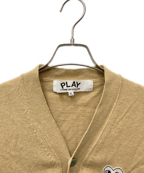 PLAY COMME des GARCONS（プレイコムデギャルソン）PLAY COMME des GARCONS (プレイコムデギャルソン) ホワイトハートワッペンニットカーディガン ベージュ サイズ:XLの古着・服飾アイテム