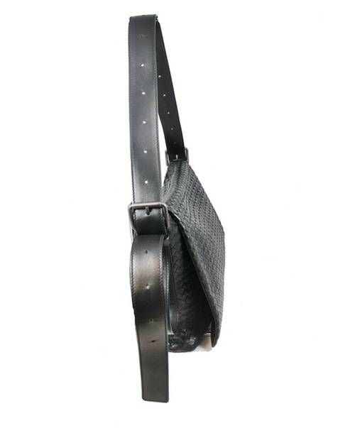BOTTEGA VENETA（ボッテガベネタ）BOTTEGA VENETA (ボッテガベネタ) イントレチャートショルダーバッグ ブラック 163971VQ1311301の古着・服飾アイテム