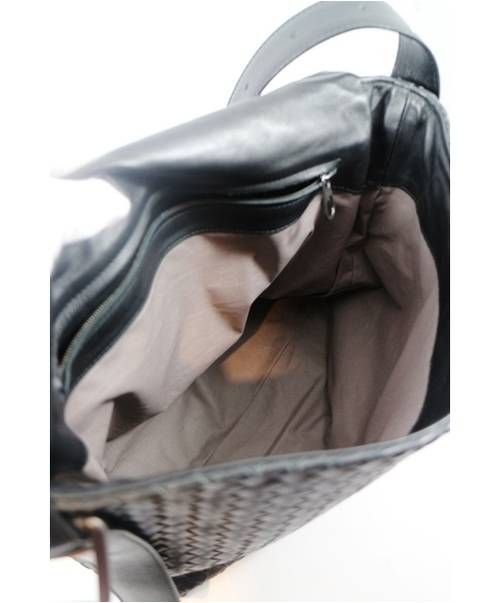 BOTTEGA VENETA（ボッテガベネタ）BOTTEGA VENETA (ボッテガベネタ) イントレチャートショルダーバッグ ブラック 163971VQ1311301の古着・服飾アイテム