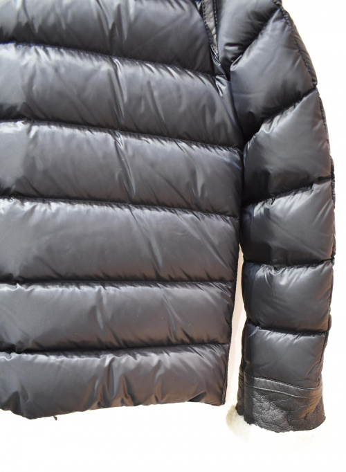 MONCLER（モンクレール）MONCLER (モンクレール) LAREDO/ムートンダウンジャケット サイズ:2の古着・服飾アイテム