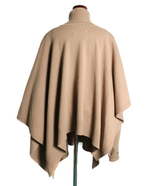 Maison Margiela（メゾンマルジェラ）Maison Margiela (メゾン マルジェラ) ポンチョニット キャメル サイズ:S 未使用品の古着・服飾アイテム
