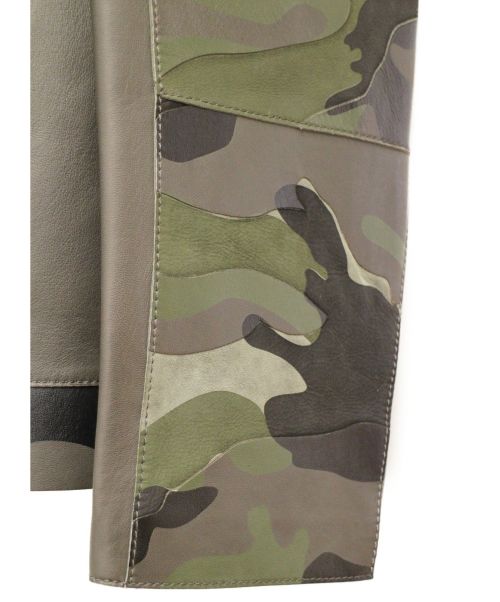 VALENTINO（ヴァレンティノ）VALENTINO (ヴァレンティノ) カモ柄レザーブルゾン カーキ サイズ:44の古着・服飾アイテム