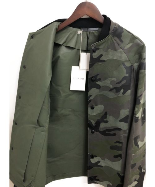 VALENTINO（ヴァレンティノ）VALENTINO (ヴァレンティノ) カモ柄レザーブルゾン カーキ サイズ:44の古着・服飾アイテム
