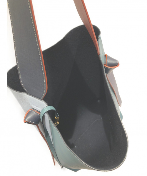 CELINE（セリーヌ）CELINE (セリーヌ) ツイステッドカバショルダーバッグ スカイブルー サイズ:ｰ 177053 F-BG-1156の古着・服飾アイテム