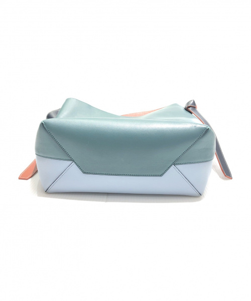 CELINE（セリーヌ）CELINE (セリーヌ) ツイステッドカバショルダーバッグ スカイブルー サイズ:ｰ 177053 F-BG-1156の古着・服飾アイテム