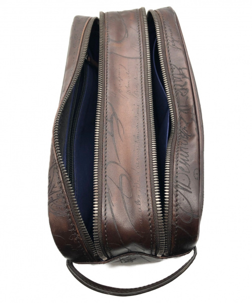 Berluti（ベルルッティ）Berluti (ベルルッティ) トイレタリーポーチ ブラウン サイズ:- カリグラフィ Formula 1003 A1109の古着・服飾アイテム