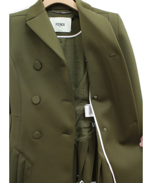 FENDI（フェンディ）FENDI (フェンディ) プリーツダブルジャケット オリーブ サイズ:38の古着・服飾アイテム