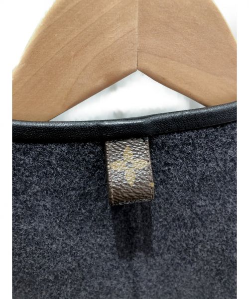 LOUIS VUITTON（ルイ ヴィトン）LOUIS VUITTON (ルイ ヴィトン) シルク混モノグラムケープ グレー×ブラック サイズ:40の古着・服飾アイテム