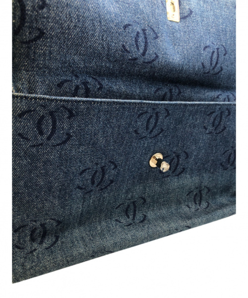 CHANEL（シャネル）CHANEL (シャネル) ココマークデニムクラッチバッグ インディゴ サイズ:ｰ A18083の古着・服飾アイテム