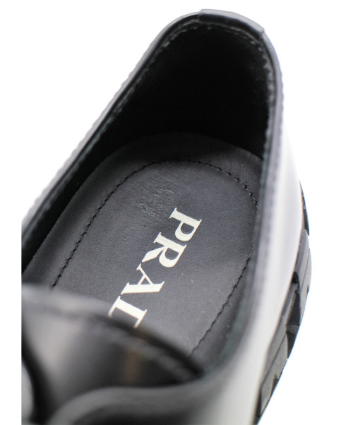 PRADA（プラダ）PRADA (プラダ) ブラッシュドレザーダービーシューズ ブラック サイズ:8.5 2EG292の古着・服飾アイテム