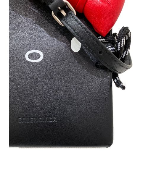BALENCIAGA（バレンシアガ）BALENCIAGA (バレンシアガ) フォンホルダー ハローキティ ブラック サイズ:-の古着・服飾アイテム