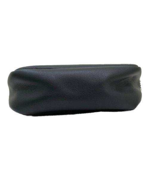 J&M DAVIDSON（ジェイ＆エム デヴィッドソン）J&M DAVIDSON (ジェイ＆エム デヴィッドソン) LIPSTICK POCHETTE WITH STUDS ブラック サイズ:-の古着・服飾アイテム
