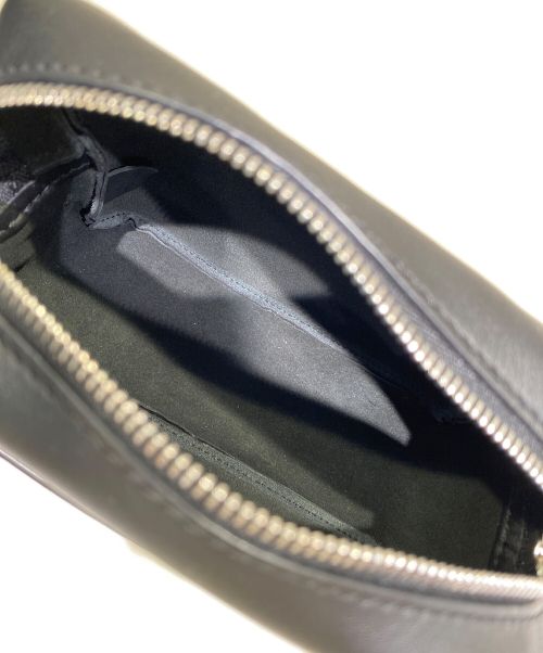 J&M DAVIDSON（ジェイ＆エム デヴィッドソン）J&M DAVIDSON (ジェイ＆エム デヴィッドソン) LIPSTICK POCHETTE WITH STUDS ブラック サイズ:-の古着・服飾アイテム
