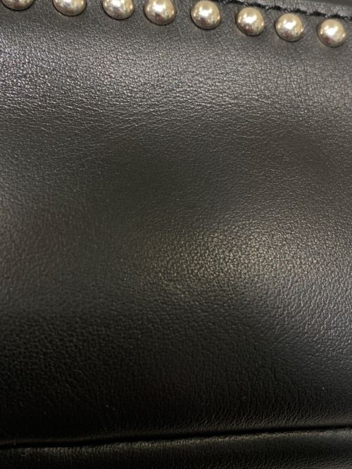 J&M DAVIDSON（ジェイ＆エム デヴィッドソン）J&M DAVIDSON (ジェイ＆エム デヴィッドソン) LIPSTICK POCHETTE WITH STUDS ブラック サイズ:-の古着・服飾アイテム