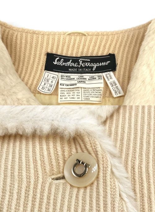 Salvatore Ferragamo（サルヴァトーレ フェラガモ）Salvatore Ferragamo (サルヴァトーレフェラガモ) [OLD]ガンチーニボタンコート ベージュ サイズ:I:40  US:6の古着・服飾アイテム