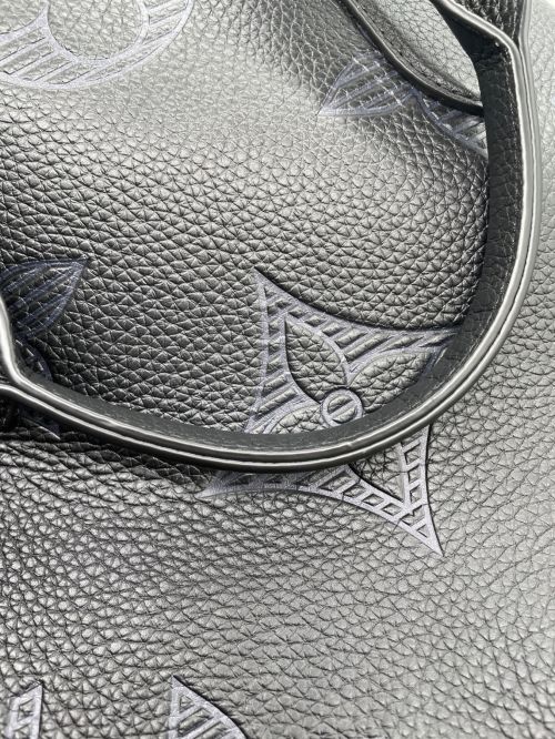 LOUIS VUITTON（ルイ ヴィトン）LOUIS VUITTON (ルイ ヴィトン) カバ・ヴォワヤージュ NV ブラック サイズ:-の古着・服飾アイテム