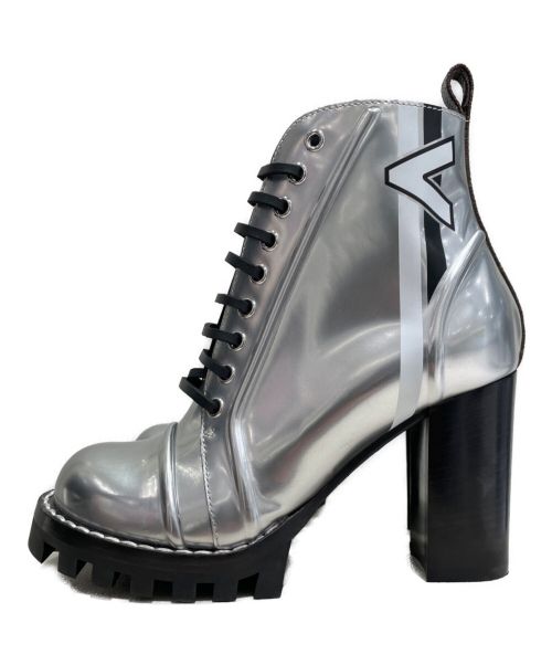 LOUIS VUITTON（ルイ ヴィトン）LOUIS VUITTON (ルイ ヴィトン) Star Trail V Spaceship Ankle Boots  シルバー サイズ:36 1/2の古着・服飾アイテム