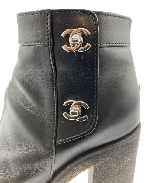 CHANEL（シャネル）CHANEL (シャネル) ココマークターンロックレザーブーツ ブラック サイズ:36Cの古着・服飾アイテム