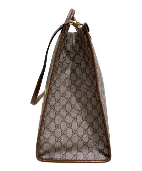 GUCCI（グッチ）GUCCI (グッチ) FAKE/NOTプリントラージトートバッグ ベージュの古着・服飾アイテム
