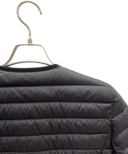 MONCLER（モンクレール）MONCLER (モンクレール) スタッズ付ノーカラーダウンセーター ブラック サイズ:2の古着・服飾アイテム