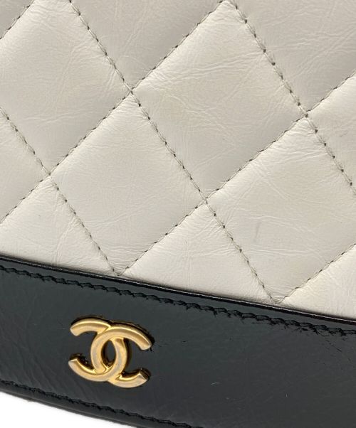 CHANEL（シャネル）CHANEL (シャネル) ガブリエルドゥチェーンウォレット ホワイト×ブラックの古着・服飾アイテム