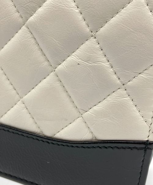 CHANEL（シャネル）CHANEL (シャネル) ガブリエルドゥチェーンウォレット ホワイト×ブラックの古着・服飾アイテム