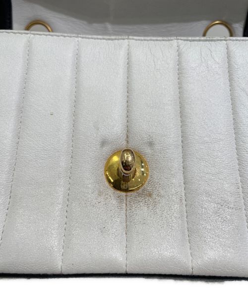 CHANEL（シャネル）CHANEL (シャネル) ココマークマドモアゼルバイカラーショルダーバッグ ホワイト×ブラックの古着・服飾アイテム