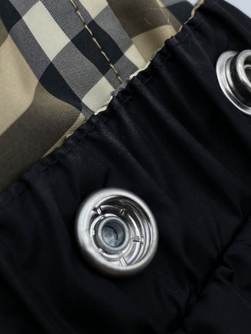 BURBERRY（バーバリー）BURBERRY (バーバリー) リバーシブルヴィンテージチェックフーデッドジャケット ブラック サイズ:Sの古着・服飾アイテム